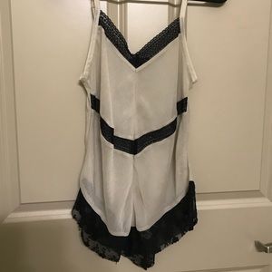 🖤BLACK AND CREAM SHEER LACE TANK TOP